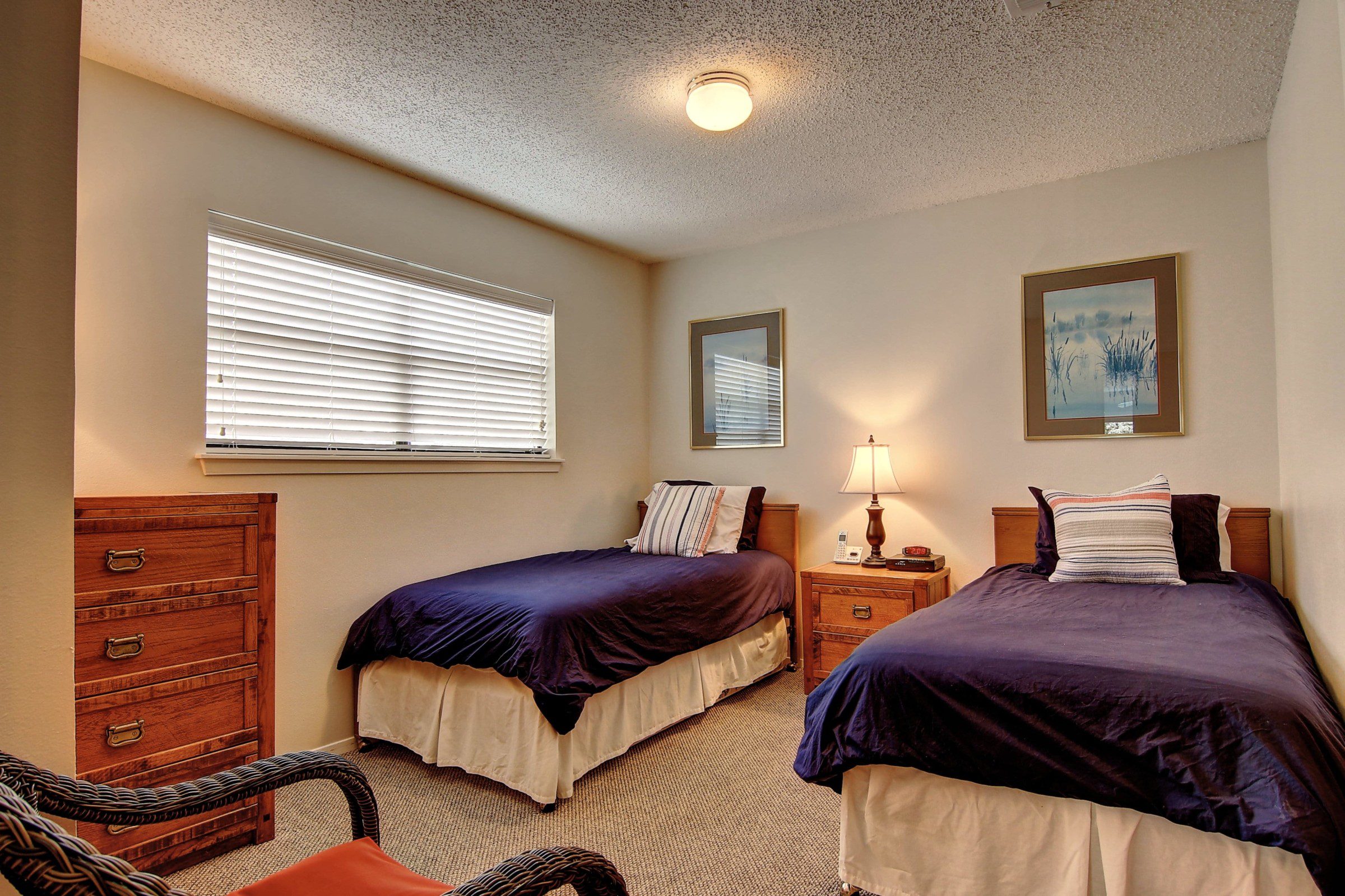 Comal River vacation home bedroom with twin beds.